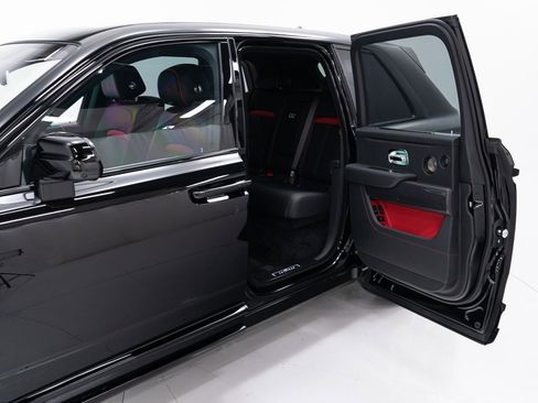 New 2026 Rolls-Royce Cullinan Black Badge image 21