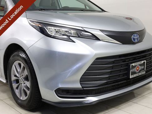 Used 2022 Toyota Sienna LE FWD image 35
