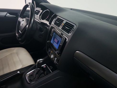 Used 2016 Volkswagen Jetta Sport FWD image 33