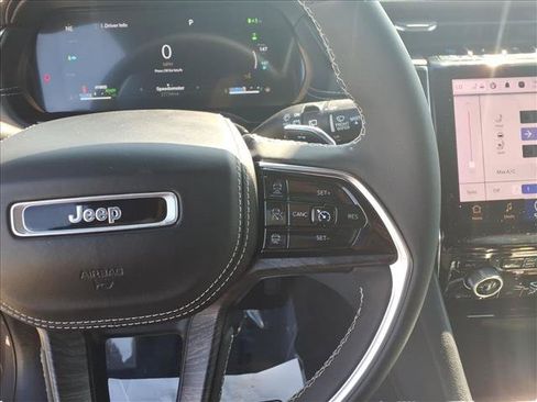 Used 2022 Jeep Grand Cherokee Overland AWD/4WD image 47