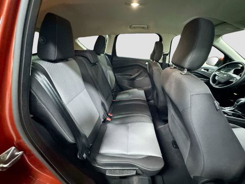 Used 2019 Ford Escape SE image 29