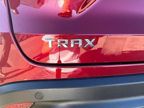 Used 2025 Chevrolet Trax LS w/ LS Convenience Package image 8