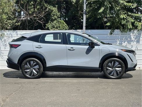 Used 2024 Nissan Ariya AWD image 7