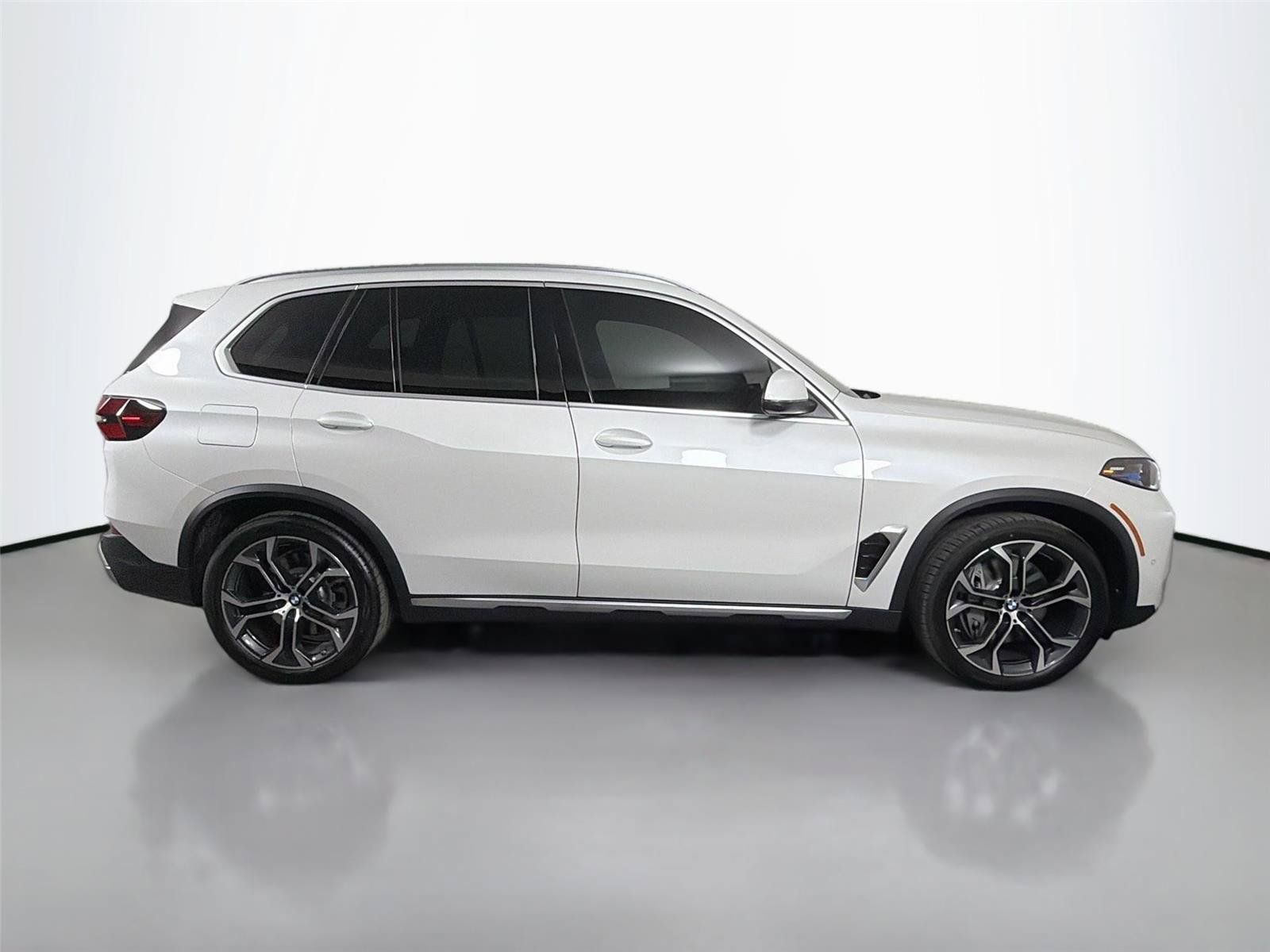 New 2026 BMW X5 xDrive50e AWD/4WD image 4