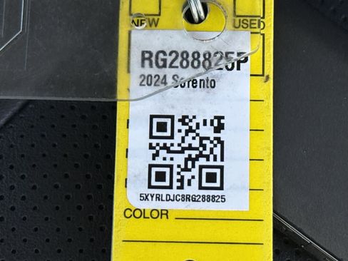 Used 2024 Kia Sorento S image 35