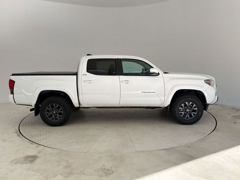 Used 2023 Toyota Tacoma SR5 w/ Technology Package image 8