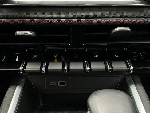 Used 2024 Chevrolet Colorado Z71 w/ Z71 Convenience Package 2 image 32