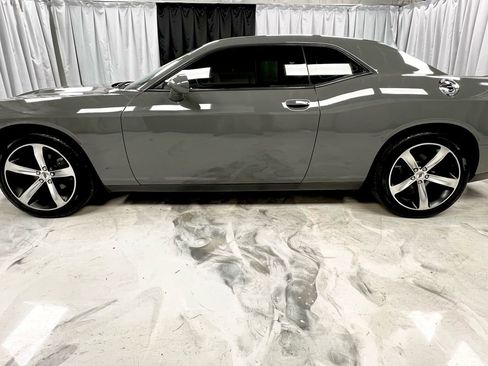 Used 2019 Dodge Challenger SXT image 9