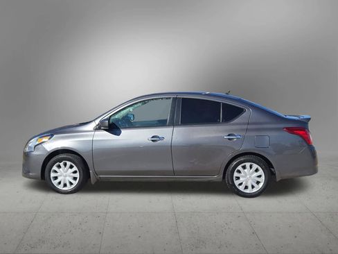 Used 2016 Nissan Versa SV image 3