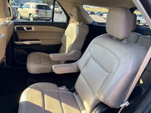 Used 2024 Ford Explorer XLT w/ Equipment Group 202A image 13