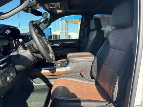 Used 2024 Chevrolet Silverado 2500 High Country w/ High Country Premium Package image 11