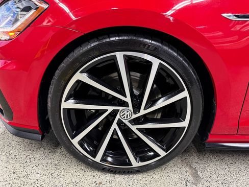 Used 2019 Volkswagen Golf R 4-Door AWD/4WD image 31