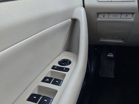 Used 2017 Hyundai Sonata SE image 16
