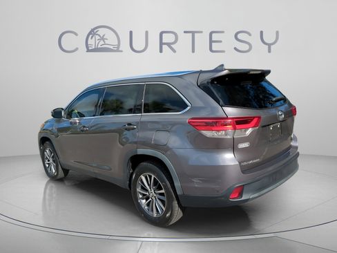 Used 2019 Toyota Highlander XLE FWD image 5