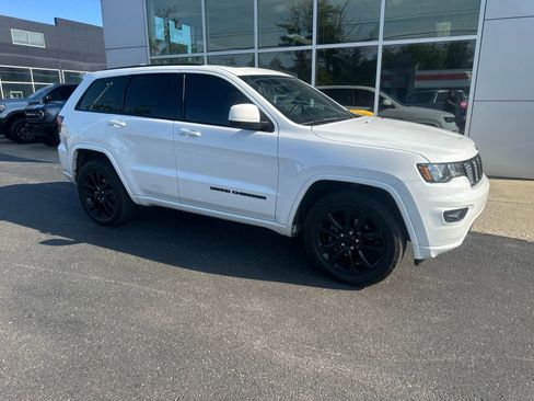 Used 2019 Jeep Grand Cherokee Altitude AWD/4WD image 1