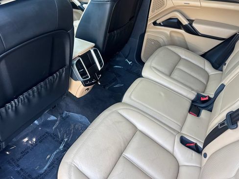 Used 2016 Porsche Cayenne AWD/4WD image 11