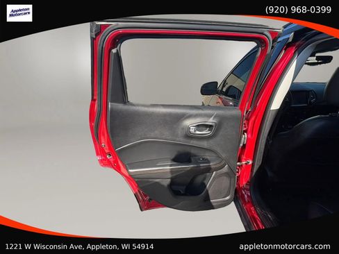 Used 2018 Jeep Compass Limited w/ Navigation Group AWD/4WD image 26