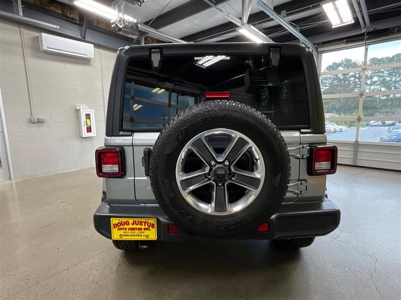 Used 2018 Jeep Wrangler Unlimited Sahara AWD/4WD image 3