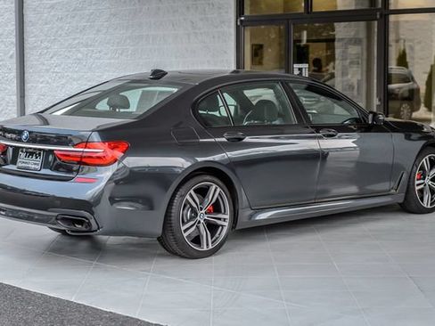 Used 2019 BMW 740i w/ M Sport Package RWD image 9