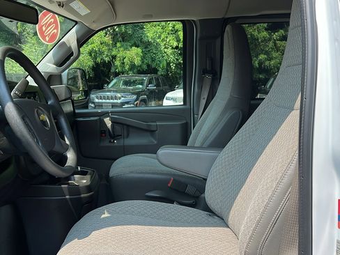 Used 2020 Chevrolet Express 3500 LT w/ LT Preferred Equipment Group image 12
