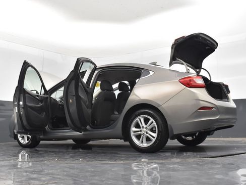 Used 2018 Chevrolet Cruze LT w/ Convenience Package FWD image 37