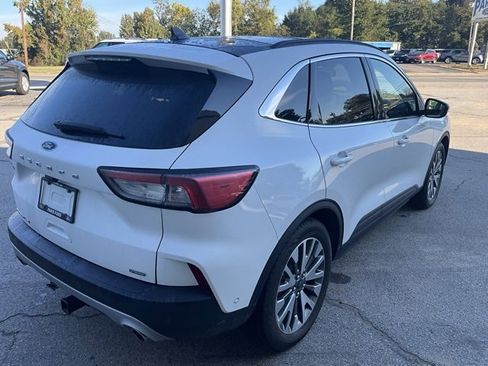 Used 2020 Ford Escape Titanium image 4
