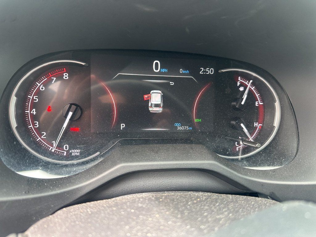 Used 2025 Toyota RAV4 XLE AWD/4WD image 5