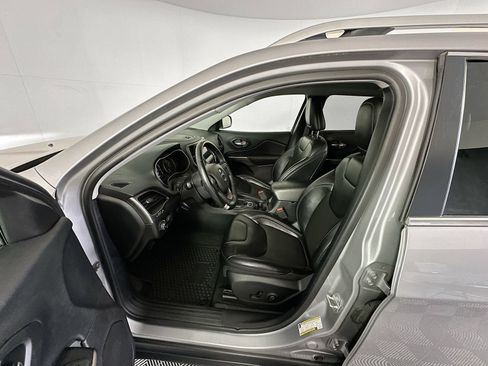 Used 2020 Jeep Cherokee Latitude Plus w/ Cold Weather Group AWD/4WD image 20