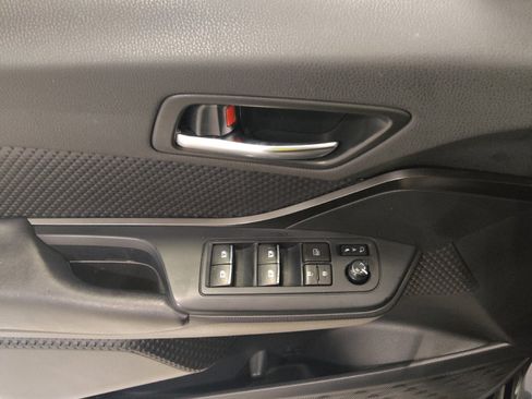 Used 2018 Toyota C-HR XLE image 27