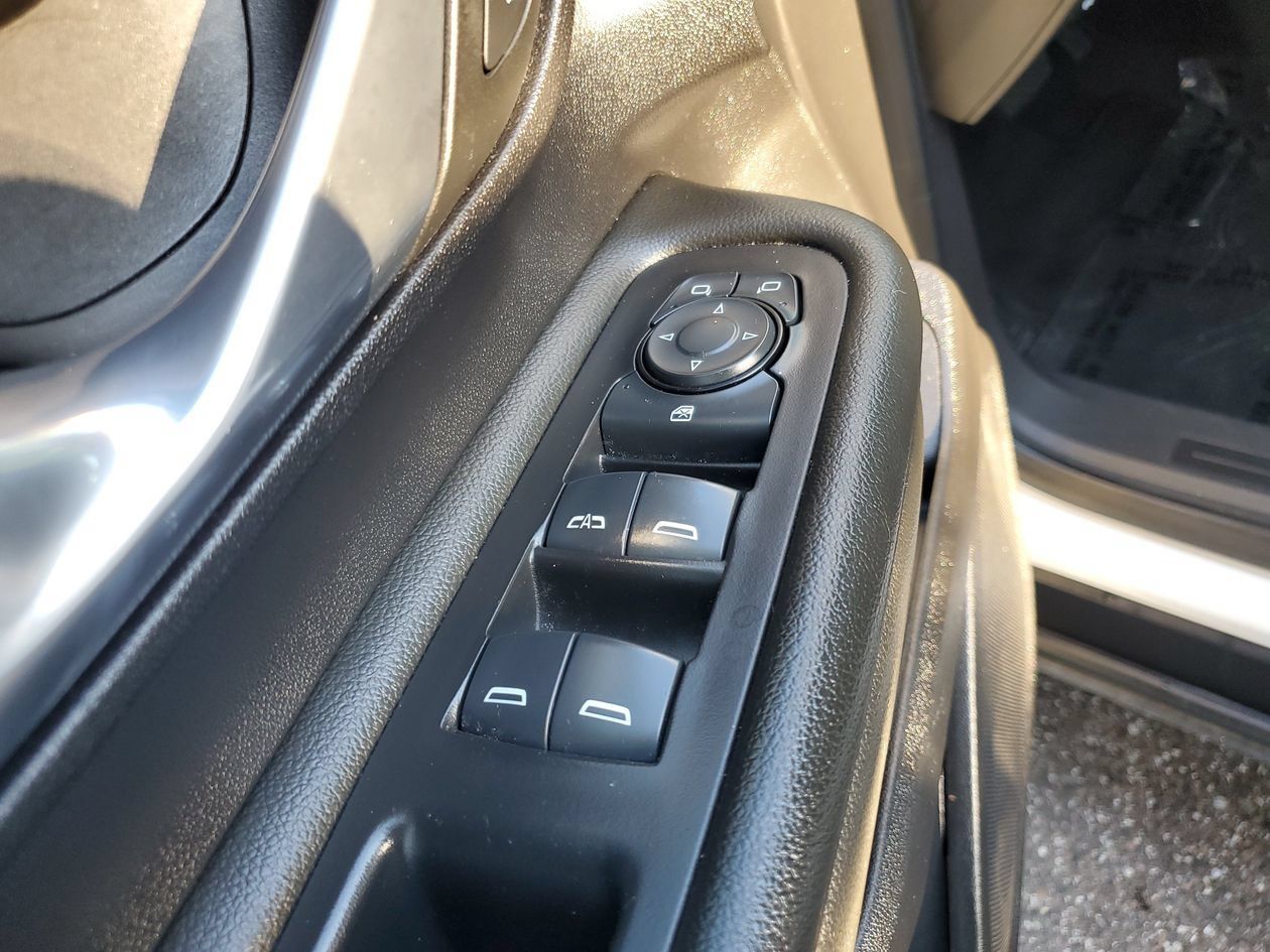 Used 2024 GMC Terrain SLE FWD image 17