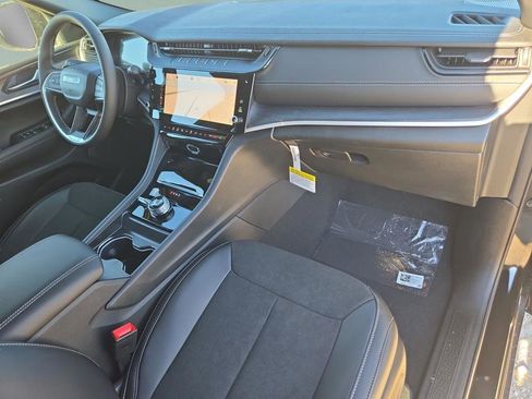 New 2026 Jeep Grand Cherokee Altitude AWD/4WD image 31