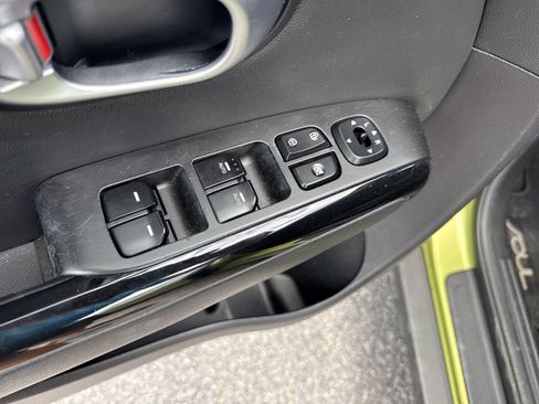 Used 2015 Kia Soul ! w/ Sun & Sound Package FWD image 15
