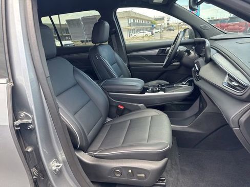Used 2025 Buick Enclave Preferred FWD image 19
