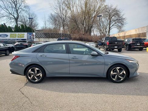Used 2023 Hyundai Elantra SEL w/ Convenience Package FWD image 4