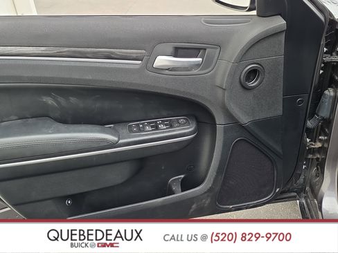 Used 2017 Chrysler 300 Limited image 9