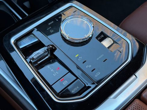 Used 2023 BMW 760i xDrive image 24