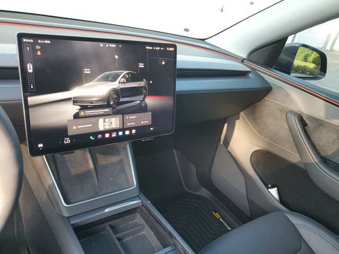 Used 2026 Tesla Model Y 2WD image 24