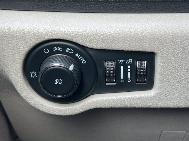 Used 2024 Chrysler Pacifica Touring-L w/ Road Tripper Package FWD image 20
