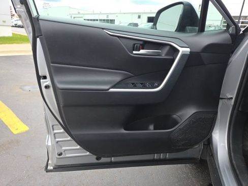 Used 2025 Toyota RAV4 XLE AWD/4WD image 10
