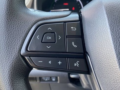 Used 2025 Toyota Sienna LE FWD image 25