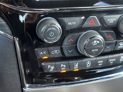 Used 2021 Jeep Grand Cherokee Limited w/ Premium Lighting Group AWD/4WD image 27