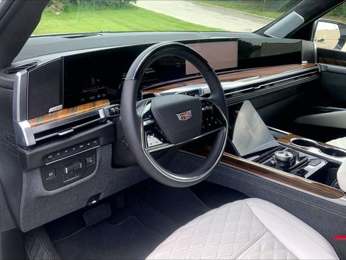 Certified 2026 Cadillac Escalade Platinum Sport AWD/4WD image 15