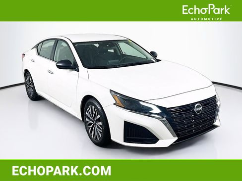 Used 2025 Nissan Altima 2.5 SV image 1