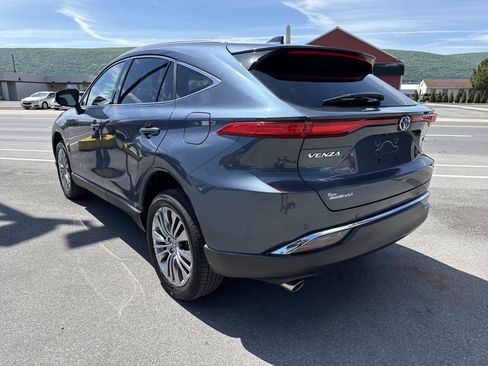 Used 2024 Toyota Venza XLE AWD/4WD image 6