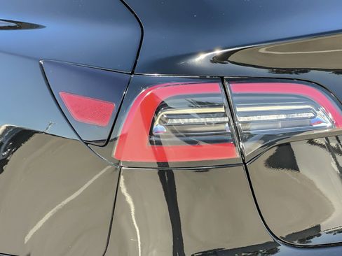 Used 2021 Tesla Model 3 Standard Range Plus image 25