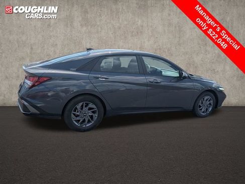 Certified 2024 Hyundai Elantra SEL FWD image 8