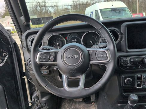 Used 2023 Jeep Wrangler Unlimited Sahara w/ Cold Weather Group image 15