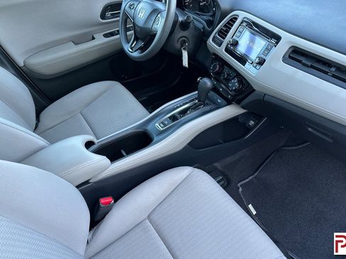 Used 2017 Honda HR-V LX image 18