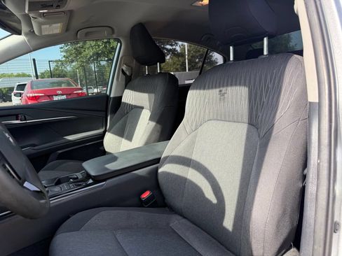Used 2025 Toyota Camry LE w/ Convenience Package FWD image 10