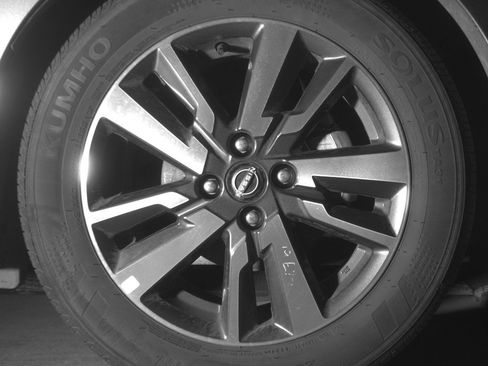 Used 2025 Nissan Versa SV FWD image 13